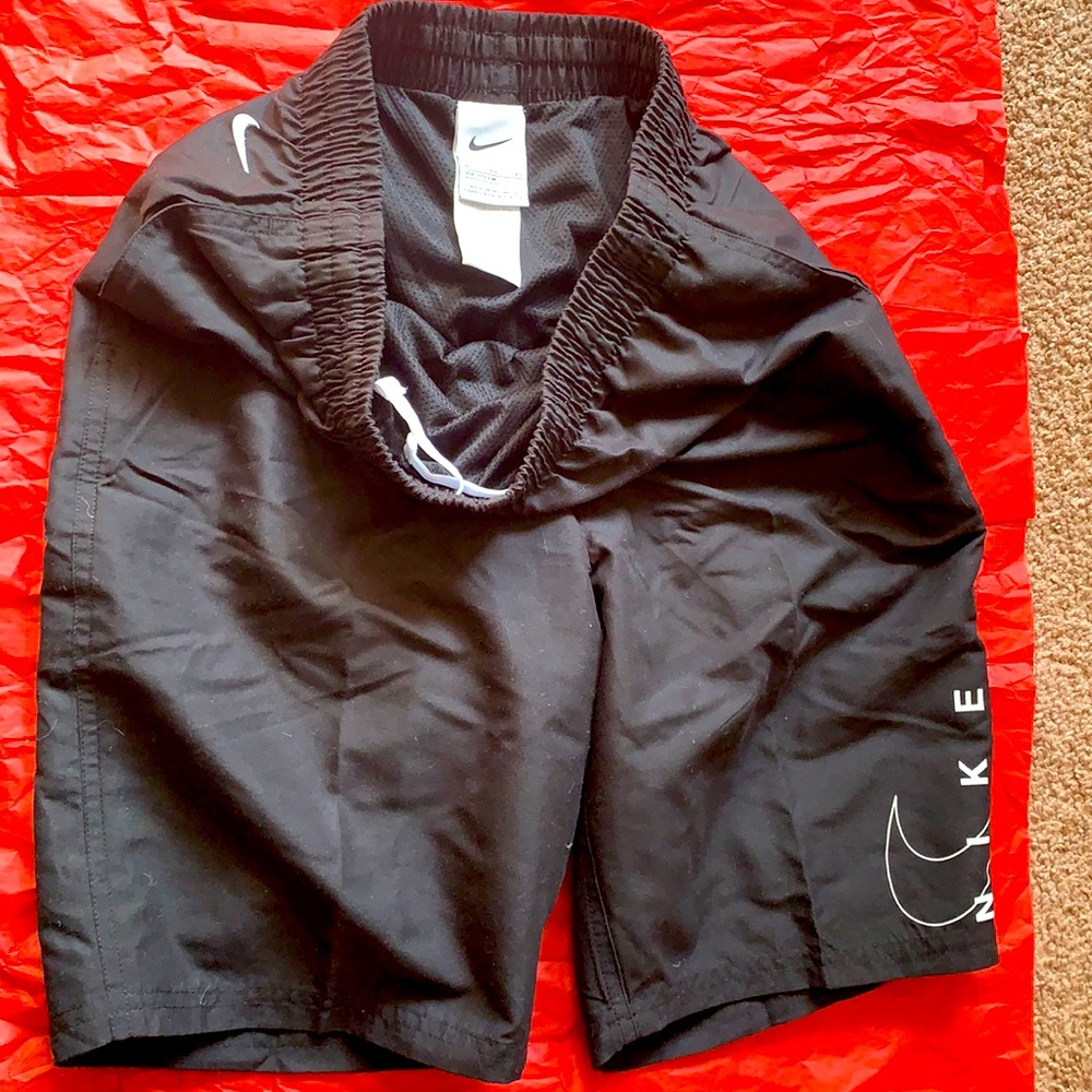 NIKE (NWOT)Swim Trunks (Y XL)